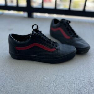 Vans Old Skool Sneaker Black & Red Leather